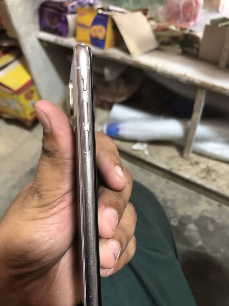 Apple iPhone X 3