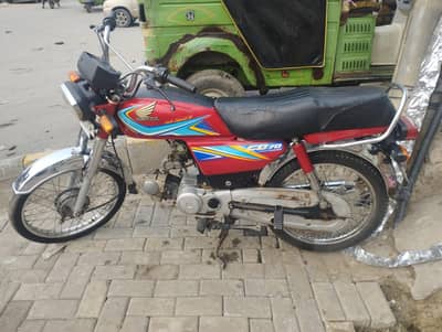 I m selling Honda cd70 2019