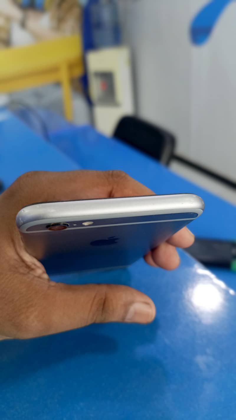 Apple iPhone 6S 4