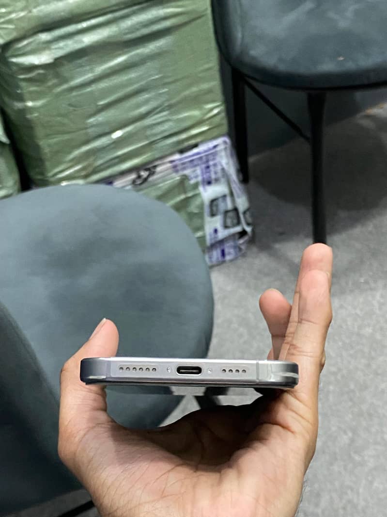 Apple iPhone 16 Pro Max 4