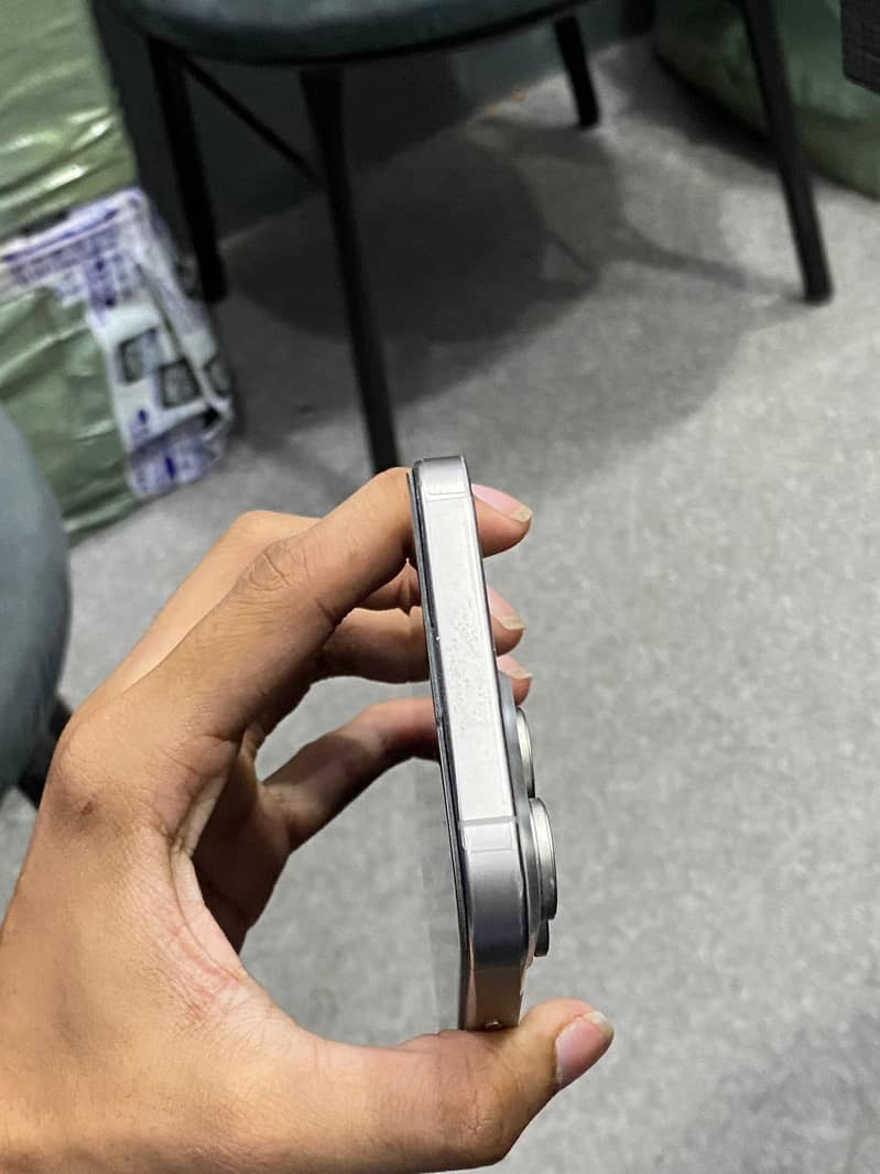 Apple iPhone 16 Pro Max 5