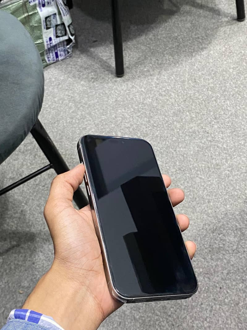 Apple iPhone 16 Pro Max 7