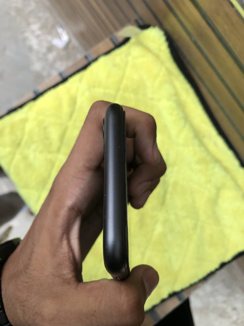 Apple iPhone 11 3