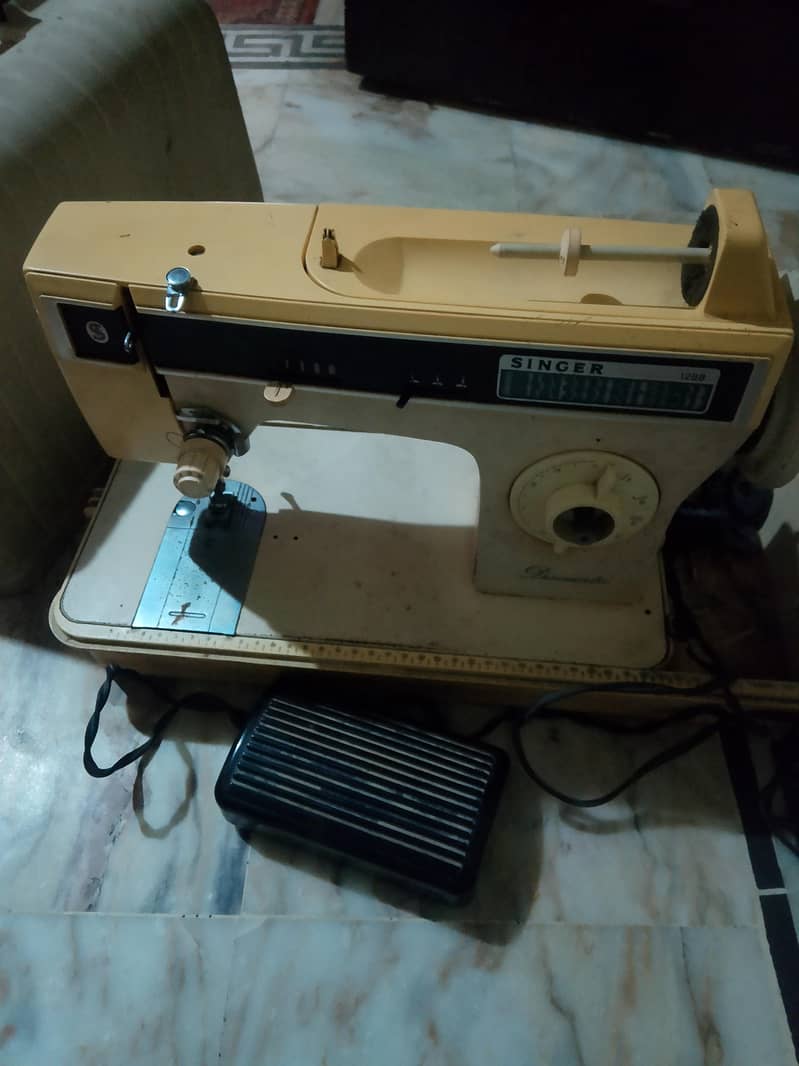 Singer Sewing Machine 0