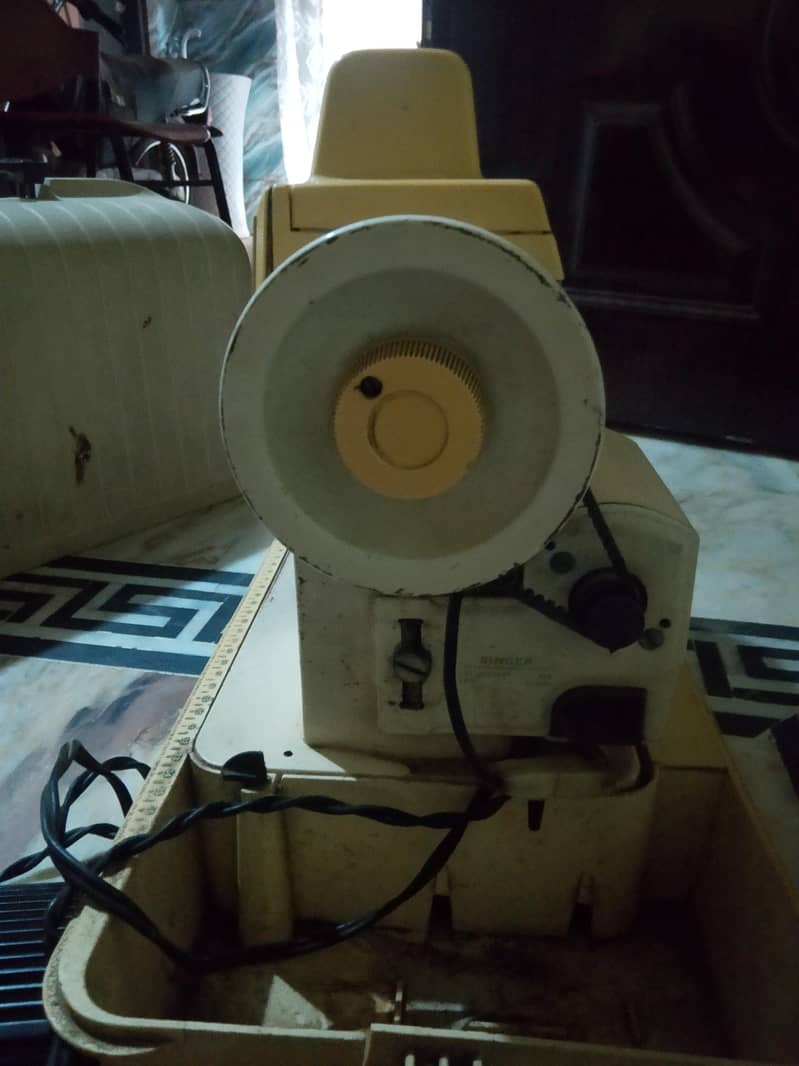 Singer Sewing Machine 3