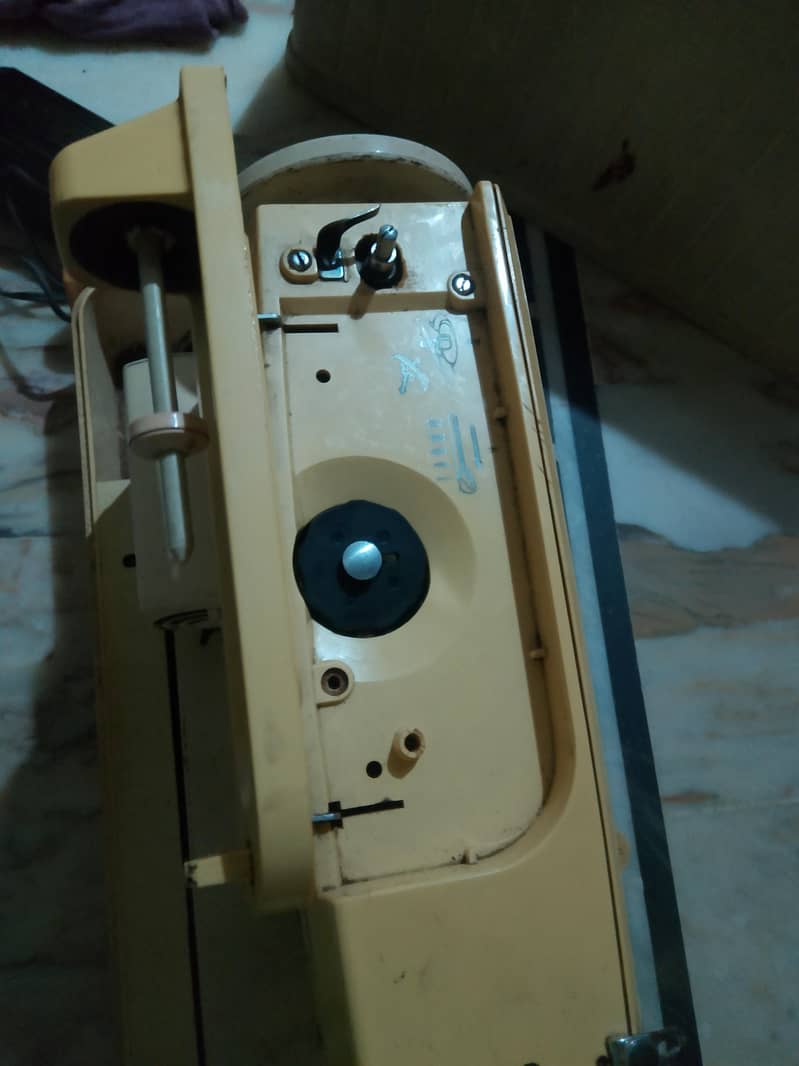 Singer Sewing Machine 6