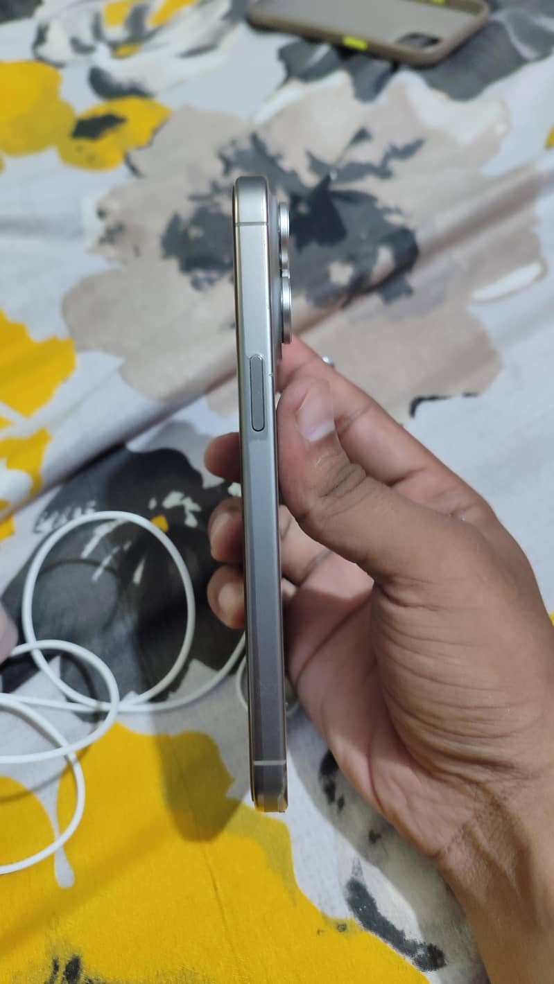 iPhone 15 pro max 3