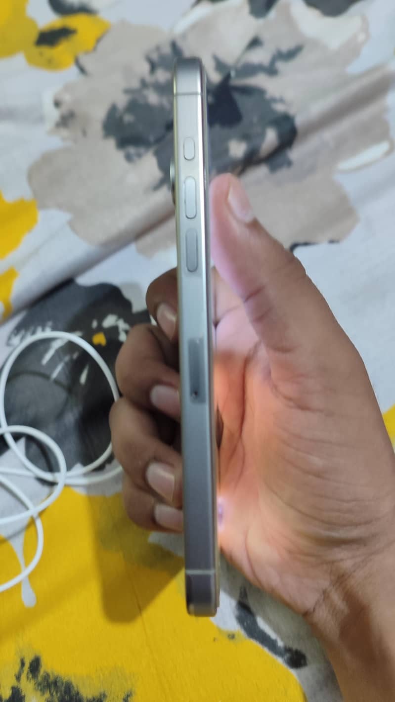 iPhone 15 pro max 4