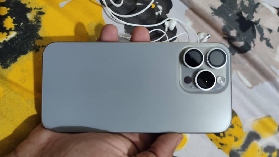 iPhone 15 pro max 6