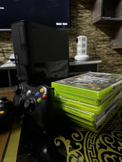 Xbox 360 with 7 CDs