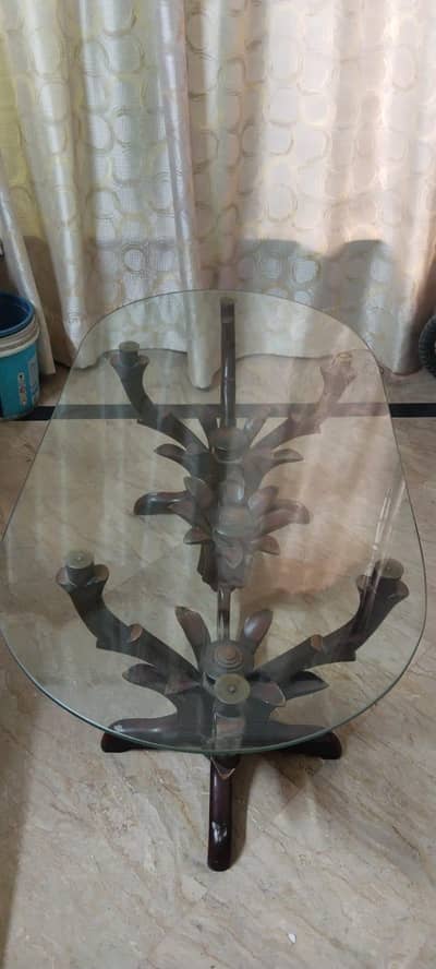 Used Table for drawing room. . Glass top. . wooden base design. . standard s
