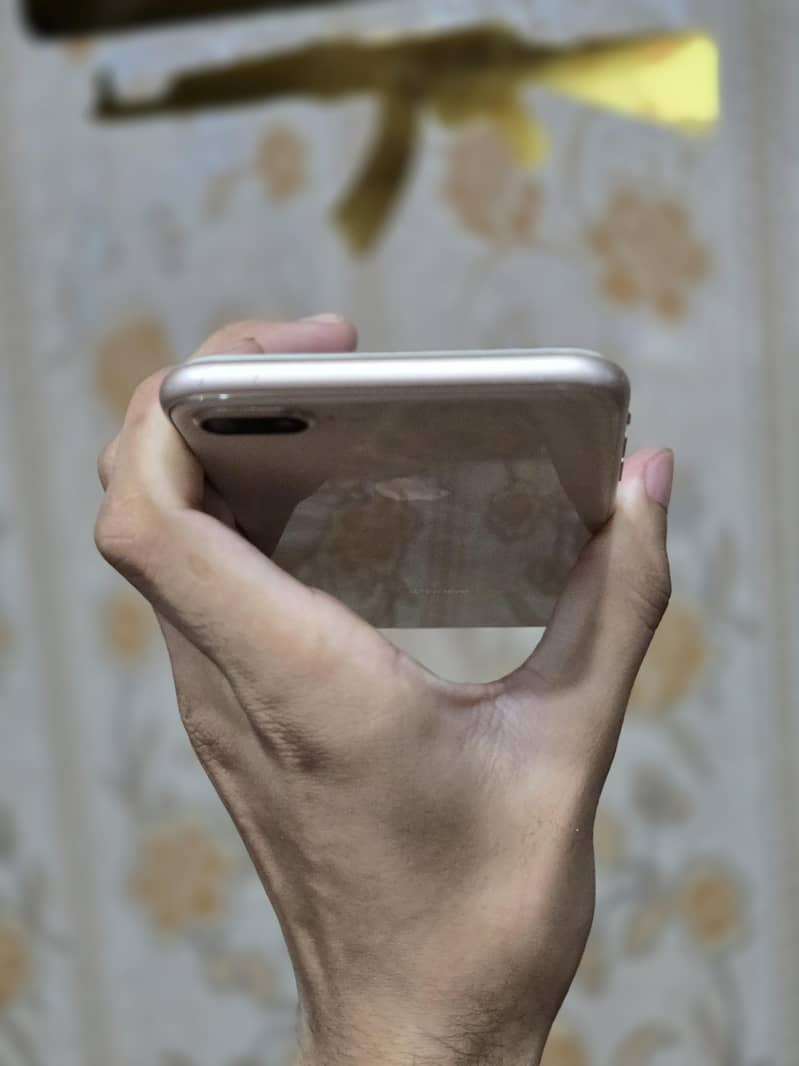 Apple iPhone 8 Plus 4
