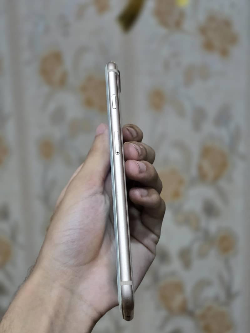 Apple iPhone 8 Plus 5