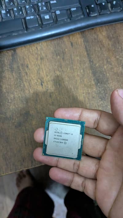Core i5 7th generation processor or 8 GB DDR4 Ram