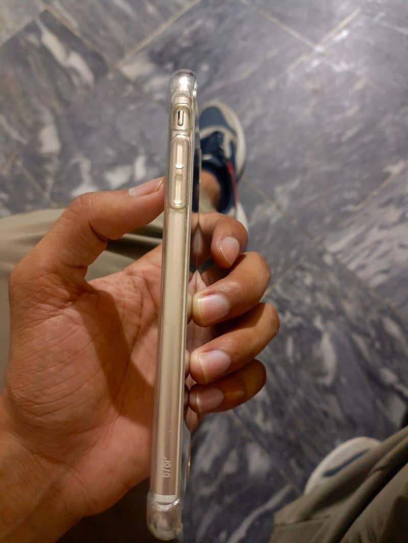 Apple iPhone 7 Plus 6