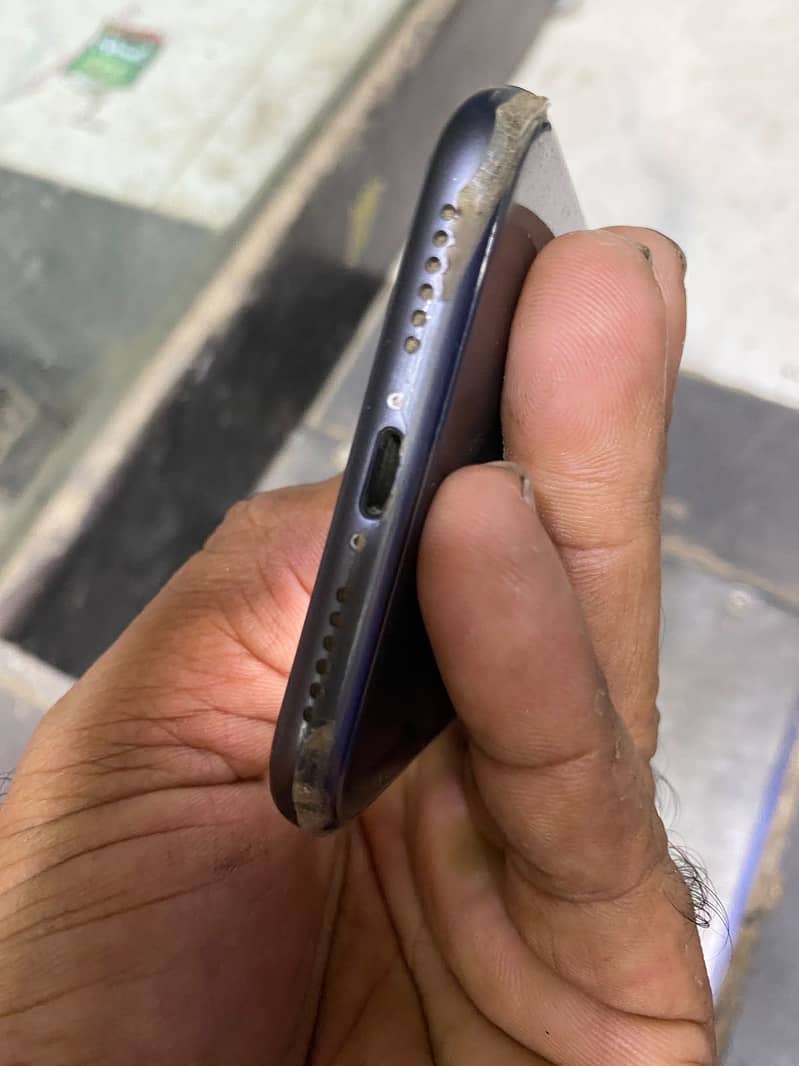iPhone 11 3