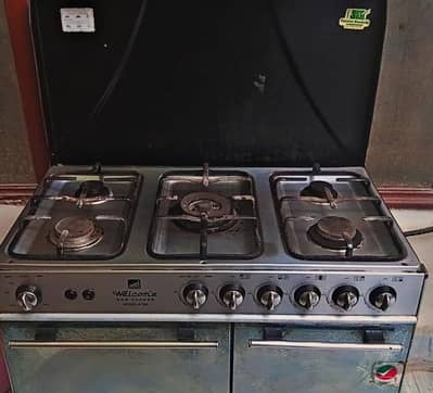 5 stove cooking range 9/10 condition urgent sale price negotiable