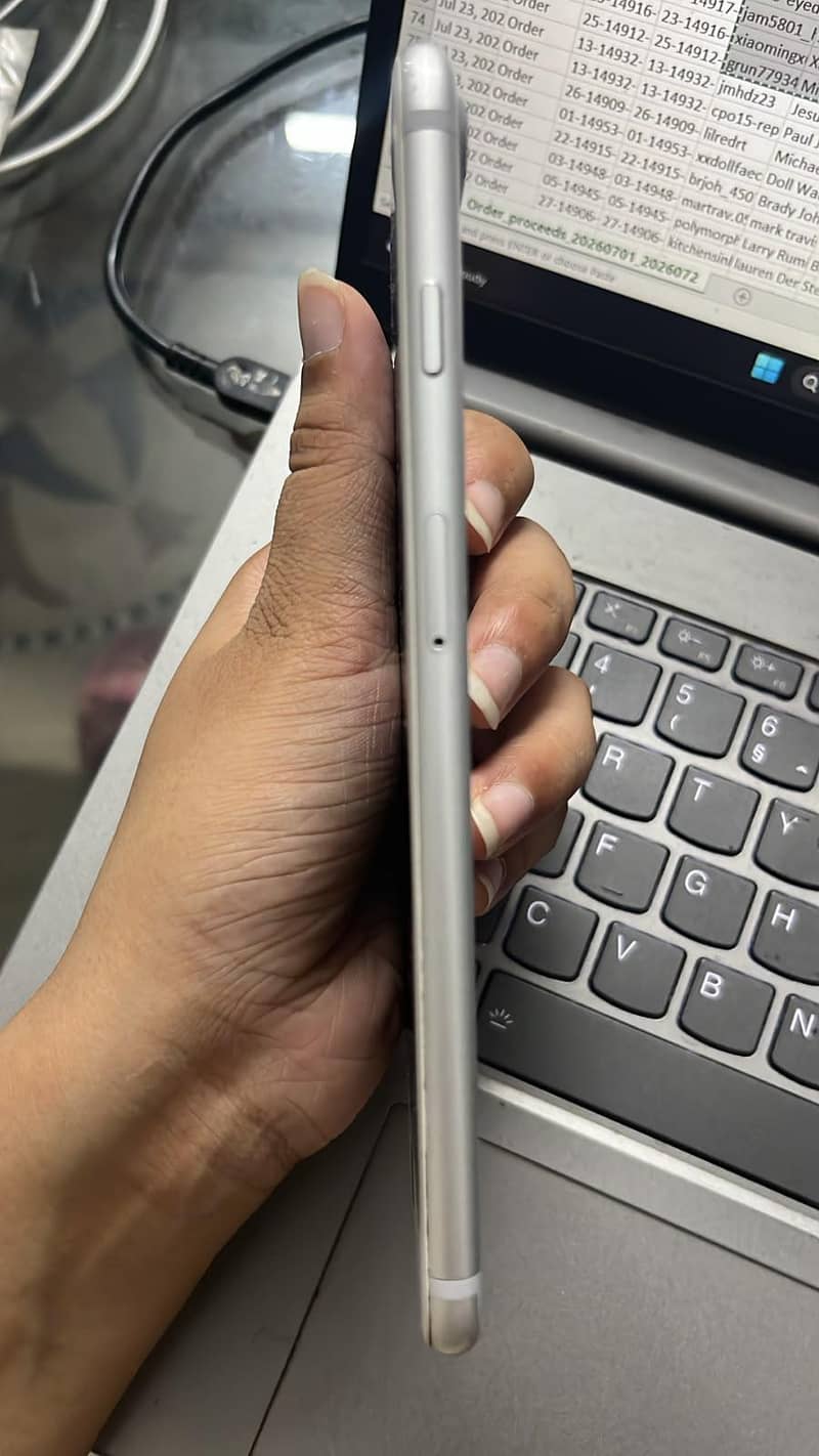 Apple iPhone 7 Plus 2