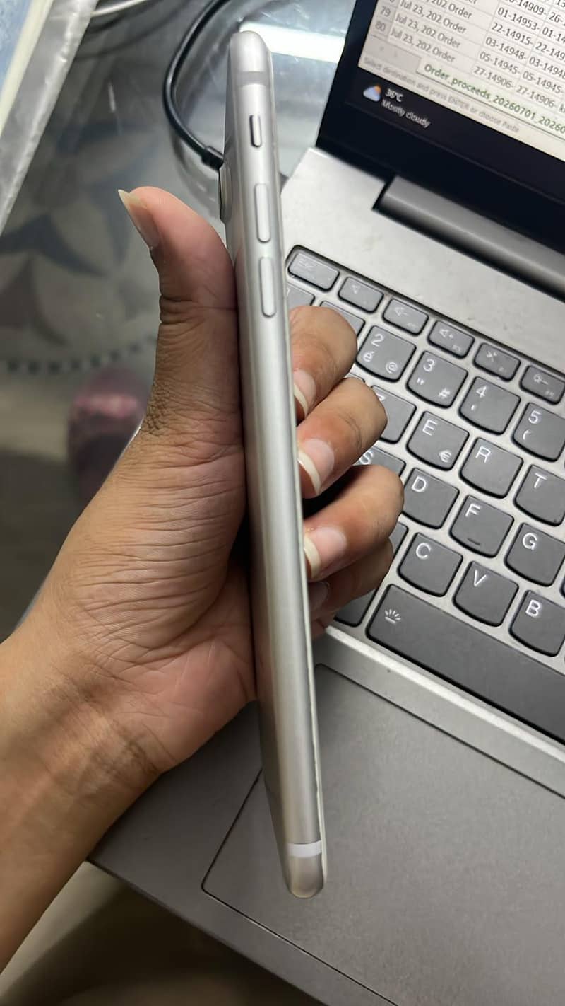 Apple iPhone 7 Plus 3