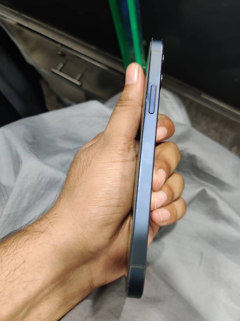 Apple iPhone 12 2