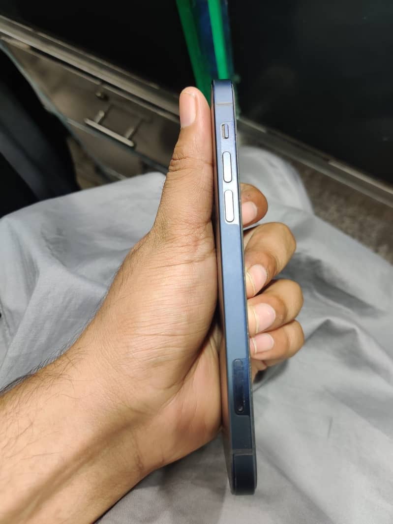 Apple iPhone 12 3