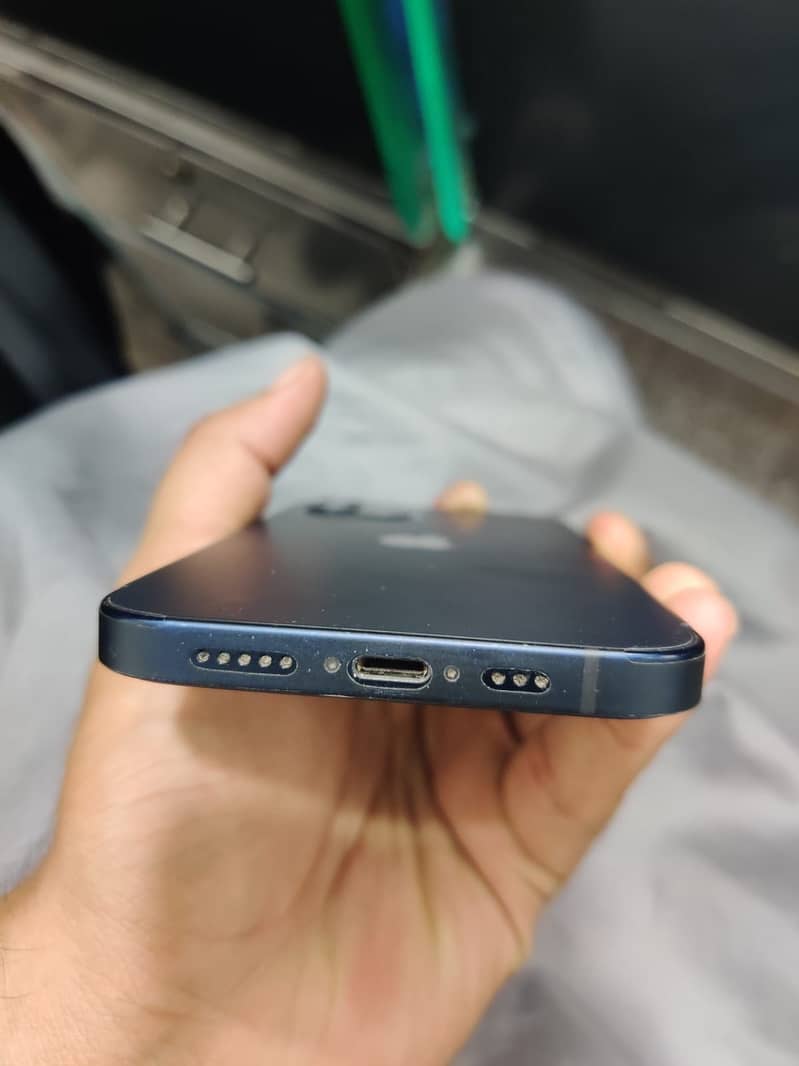 Apple iPhone 12 4