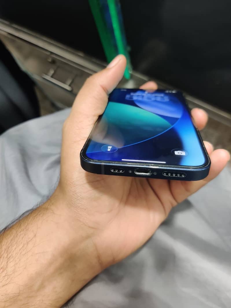 Apple iPhone 12 6