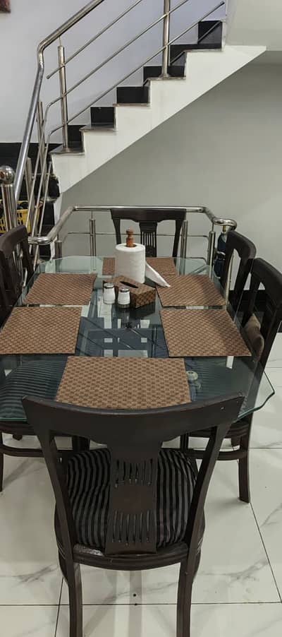 6-Seater Glass Dining Table – Excellent Condition