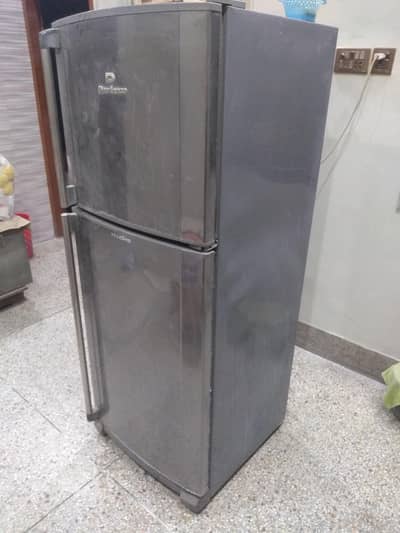 A Well Maintained Dawlance Refrigerator For Low Income Pakistanis!