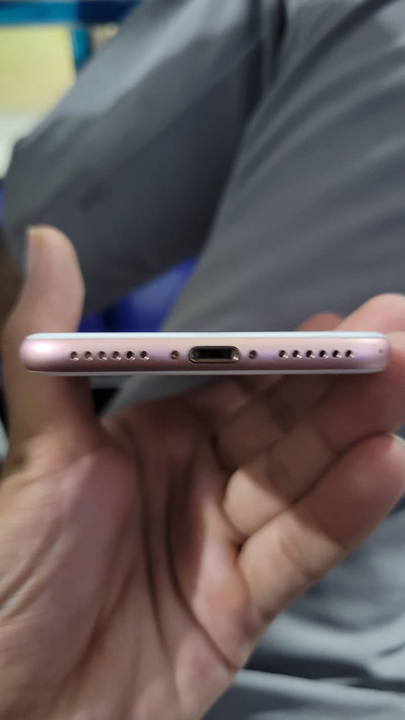 Apple iPhone 7 3