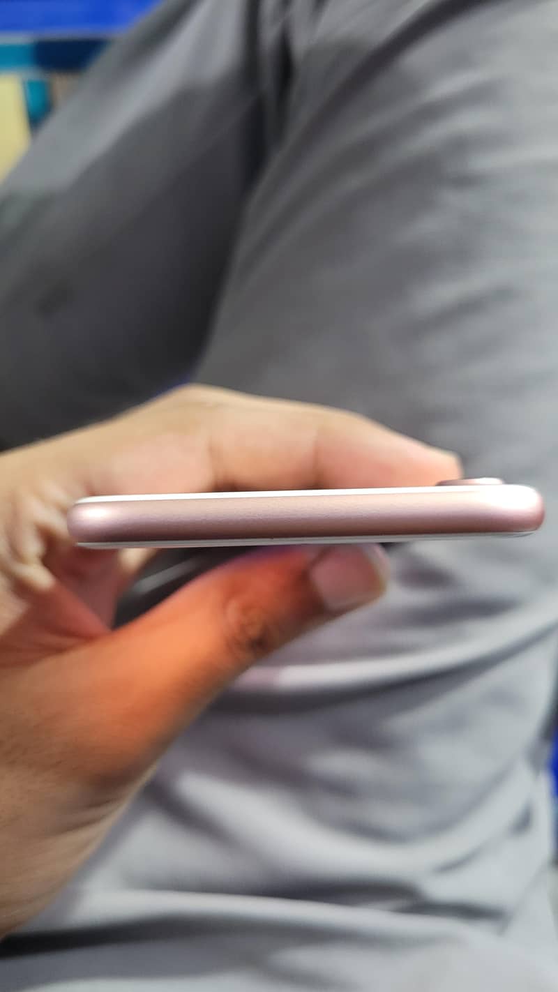 Apple iPhone 7 4