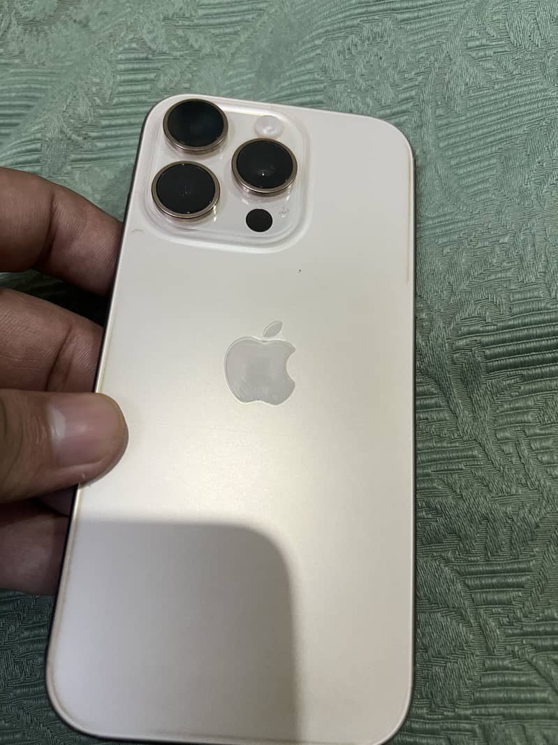 Apple iPhone 16 Pro 1