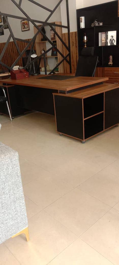 Executive table,office table,ceo table,Table with siderack 9