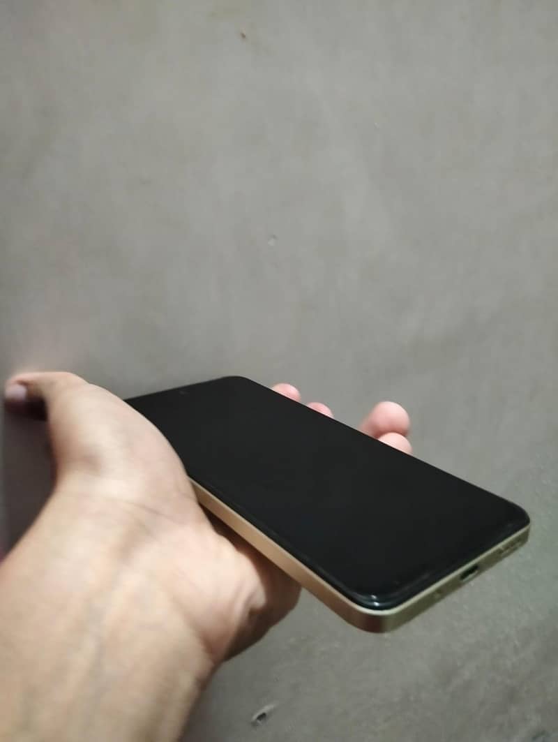 Realme C75 1