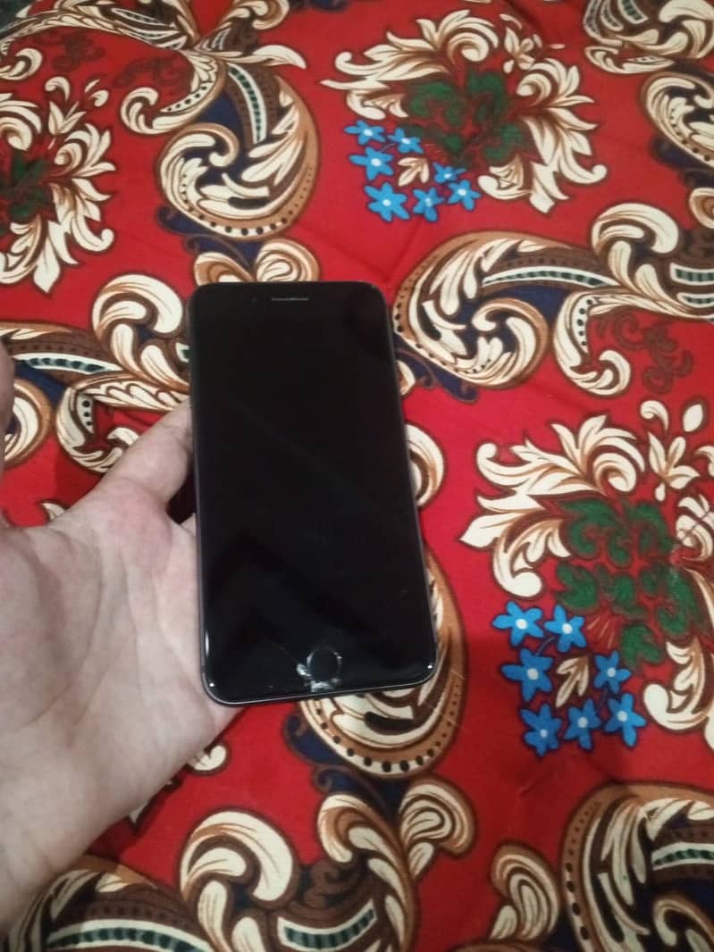 Apple iPhone 8 Plus 3