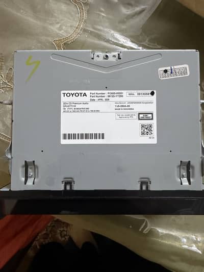 Original Toyota 2-Din Head Unit (Audio Player)