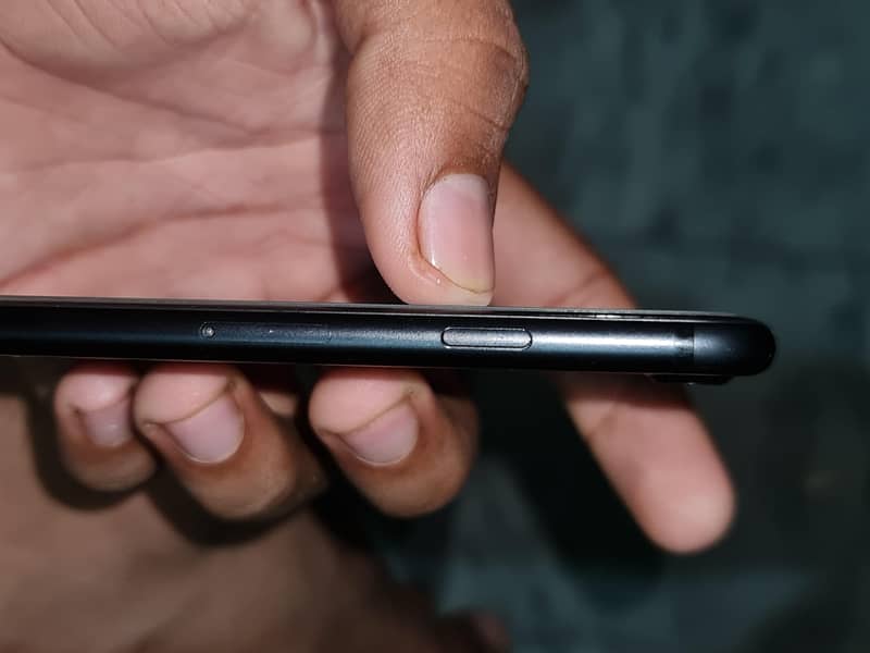 Apple iPhone 7 3