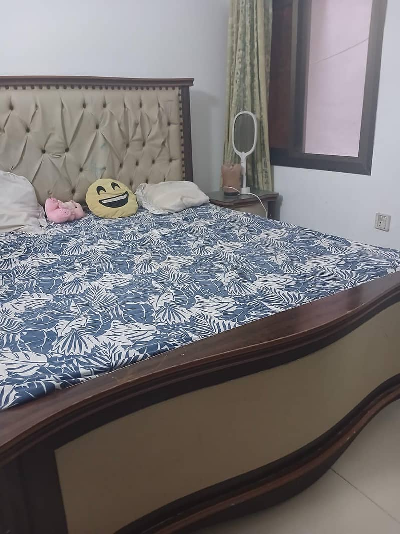 bed,wardrobe plus 1 side table 1