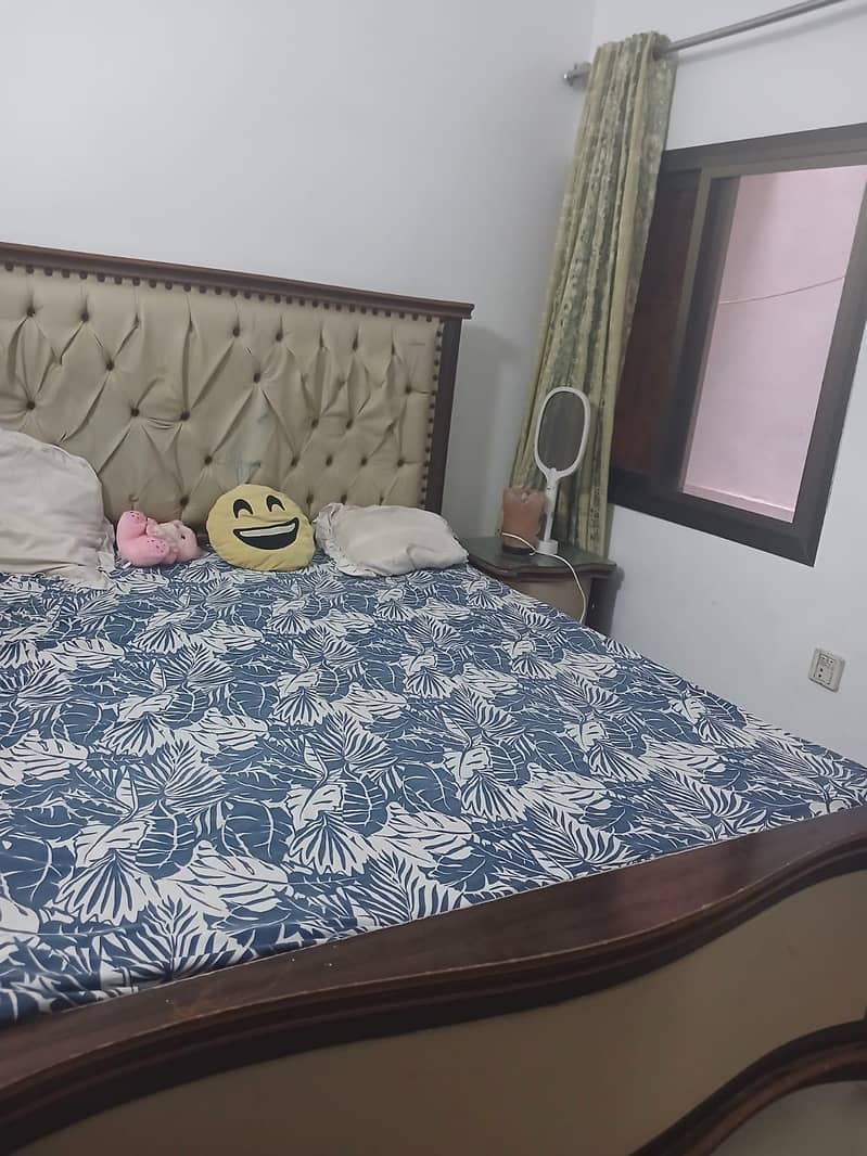bed,wardrobe plus 1 side table 2