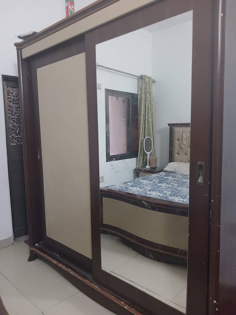 bed,wardrobe plus 1 side table 3