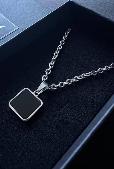 Stylish Silver Chain with Black Hexagon Pendant – Brand New
