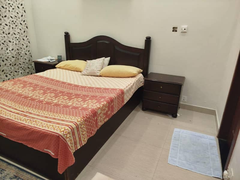 Queen Size Bed 0