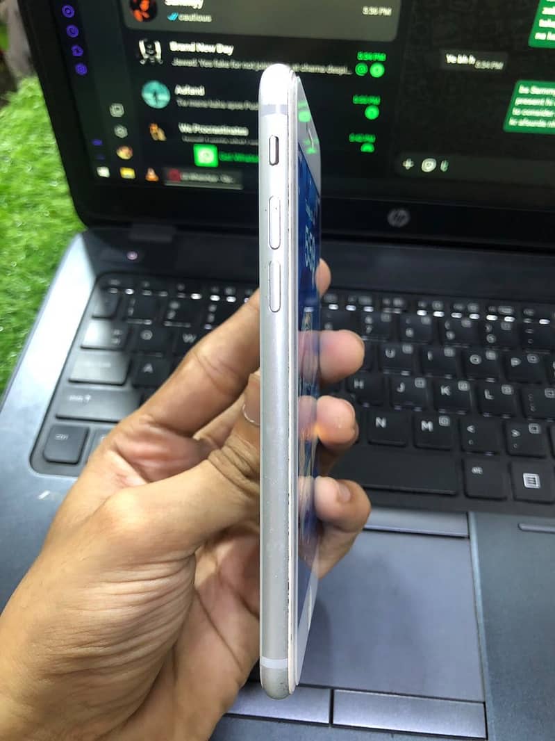 Apple iPhone 8 3