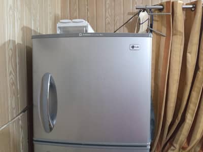 LG Full size stainless steel body defrost refrigerator