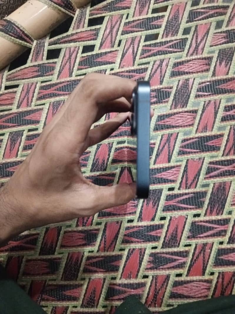 Apple iPhone 13 1