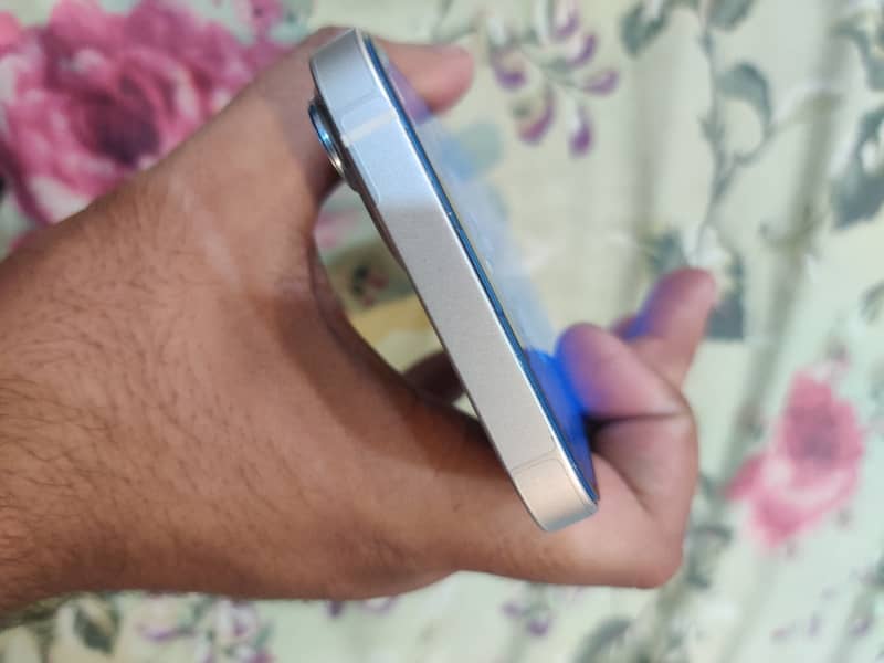 Apple iPhone 13 2