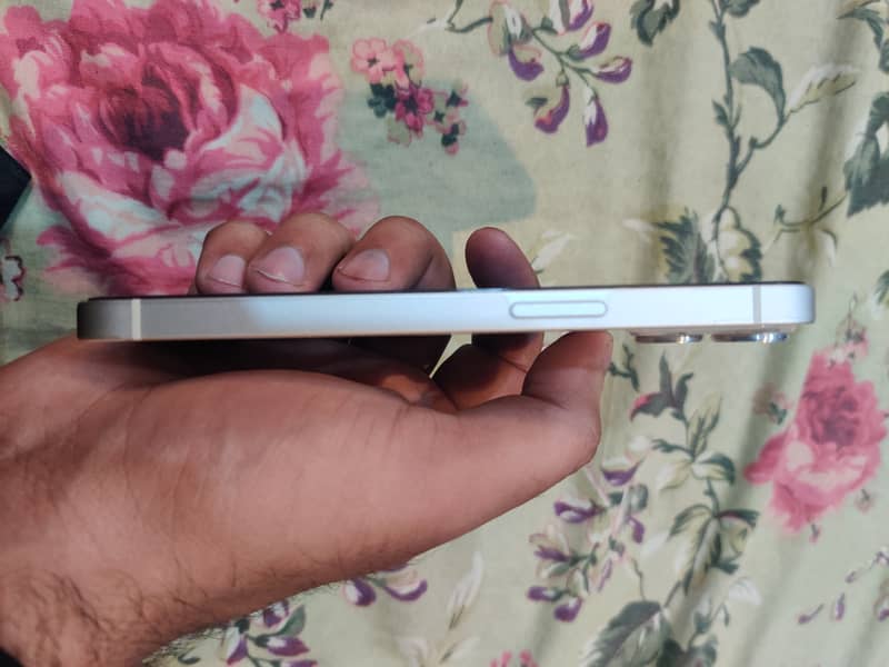 Apple iPhone 13 3