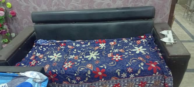 sofa set 3 seater good condition