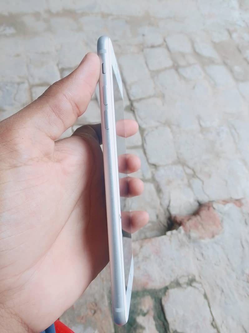 Apple iPhone 8 Plus 2