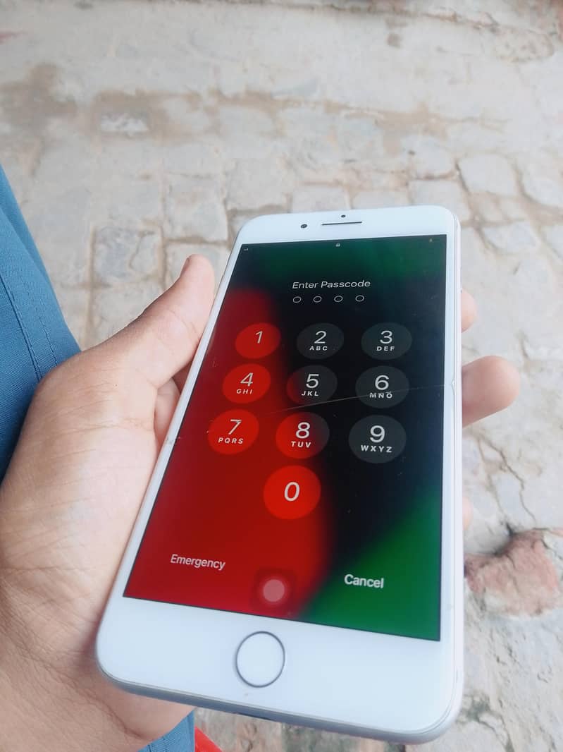 Apple iPhone 8 Plus 3